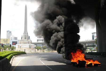 เพื่อไทย เผาเมือง