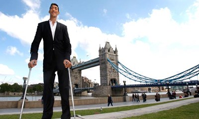 ชาย สูงที่สุดในโลก