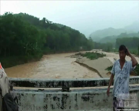 นํ้าท่วมสุราษฎร์ธานี น้ำท่วมพุนพิน เปิดใจ ชาวนบพิตำเผยนาทีชีวิตน้ำป่าพังบ้านเรือน