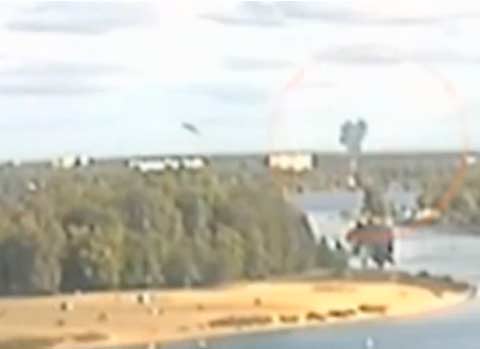 ว่าไปนั่น! มีตาดีเห็น UFO เหนือเครื่องบินทีมฮ็อกกี้รัสเซียตก