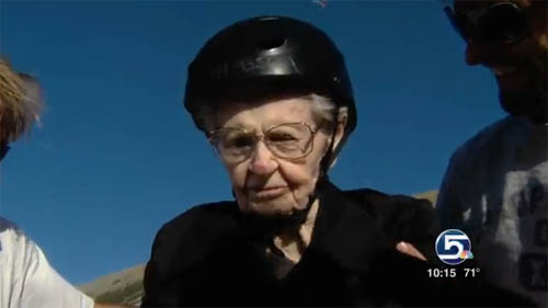 คุณทวดมะกัน โดดร่มฉลองวันเกิดครบ 101 ปี  