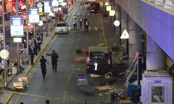 ตุรกีสลด คนร้ายกราดยิง-บึ้มฆ่าตัวตายในสนามบิน ดับแล้ว 36 ราย เจ็บนับร้อย