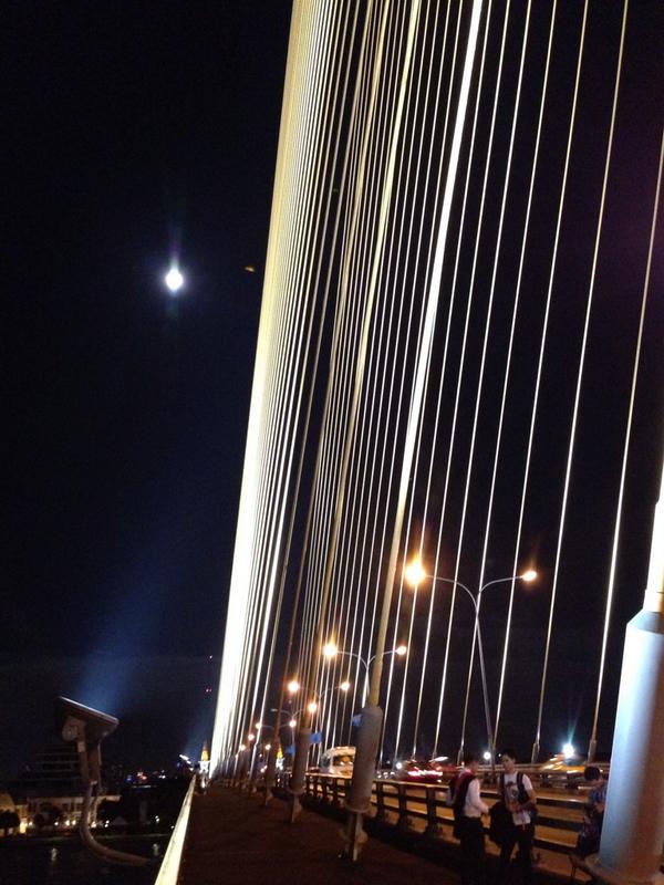ดวงจันทร์เต็มดวง (Super Full Moon) จาก สะพานพระราม 8 กรุงเทพฯ 
