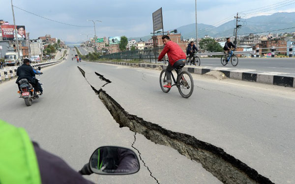 ข่าวแผ่นดินไหวเนปาล ล่าสุด เสียชีวิต 4,138 คน คาดพุ่งถึงหมื่นศพ !