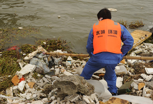 จีนพบซากหมูในแม่น้ำ เพิ่มเกือบ 6,000 ตัว - ย้ำคุณภาพน้ำปกติ