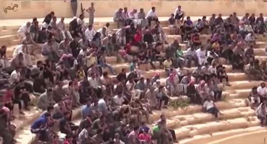โหดเหี้ยม ! ISIS ปล่อยคลิปสังหารหมู่ทหารกว่า 25 นาย ใช้นักรบเด็กลงมือ