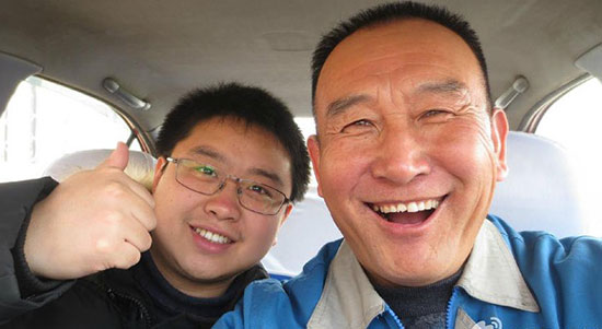 คุณลุงแท็กซี่จีนเปิดคอลเล็กชั่นเซลฟี่กับผู้โดยสาร กว่า 30,000 ภาพ