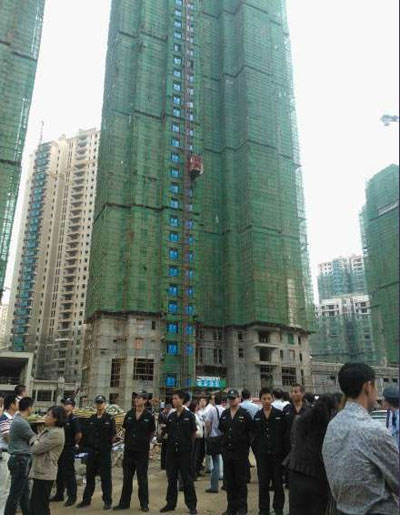 ลิฟต์ก่อสร้างจีนร่วงจากชั้น 34 คนงานดับ 19