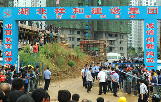 ลิฟต์ก่อสร้างจีนร่วงจากชั้น 34 คนงานดับ 19