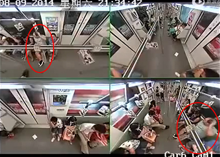 คลิปผู้โดยสารจีนแตกฮือ หลังมีคนเป็นลมบนรถไฟ ไร้คนช่วย