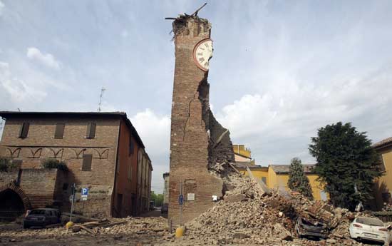 แผ่นดินไหว อิตาลี