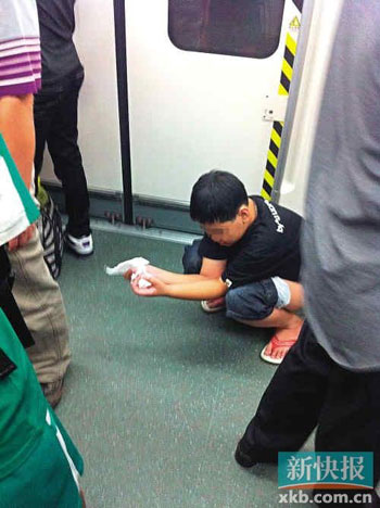  เด็กจีนนั่งอึหน้าตาเฉยในรถไฟใต้ดินกวางโจว