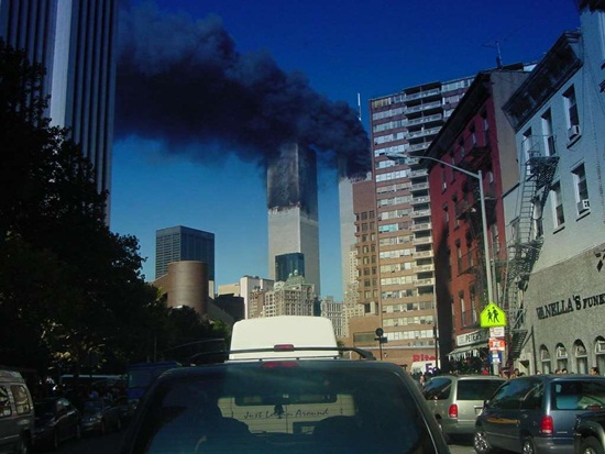ตึกเวิลด์เทรดเซ็นเตอร์ ถล่ม เหตุการณ์ 9/11 