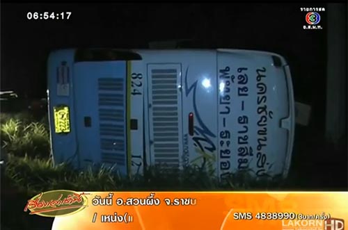 รถทัวร์ 2 ชั้น เลย-โคราช-ระยอง คว่ำที่สระบุรี คาดฝนตกถนนลื่น เจ็บ 38 ราย