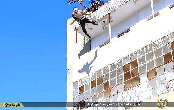 ISIS สั่งตายอีก จับชายโยนจากตึกสูง หลังถูกกล่าวหาว่าเป็นเกย์