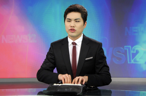 เกาหลีใต้จ้างหนุ่มตาบอดเป็นผู้ประกาศข่าว