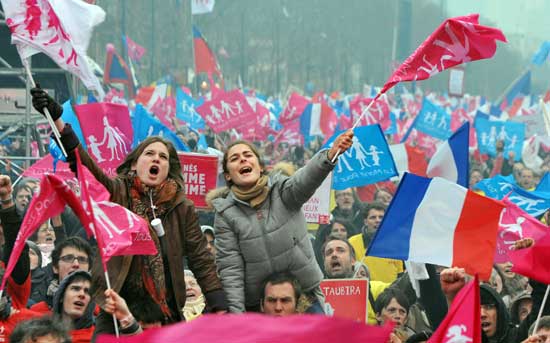 ชาวฝรั่งเศสนับแสนประท้วงต่อต้านกฎหมายแต่งงานเกย์