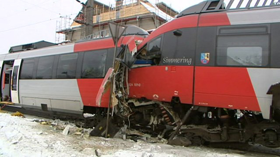 รถไฟโดยสารออสเตรีย ประสานงา เจ็บ 41 ราย