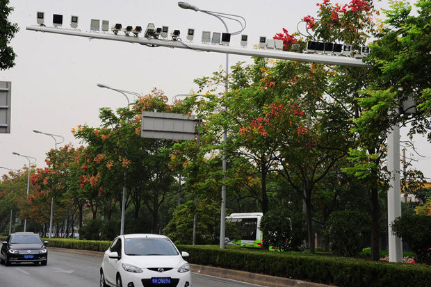 โอ้โห ถนนจีนใช้กล้องวงจรปิด 60 ตัว คนด่ายับใช้ภาษีประชาชนฟุ่มเฟือย