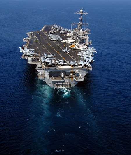 สหรัฐฯ ส่งเรือรบ USS บรรทุกเครื่องบินนิวเคลียร์ รอถล่มซีเรีย