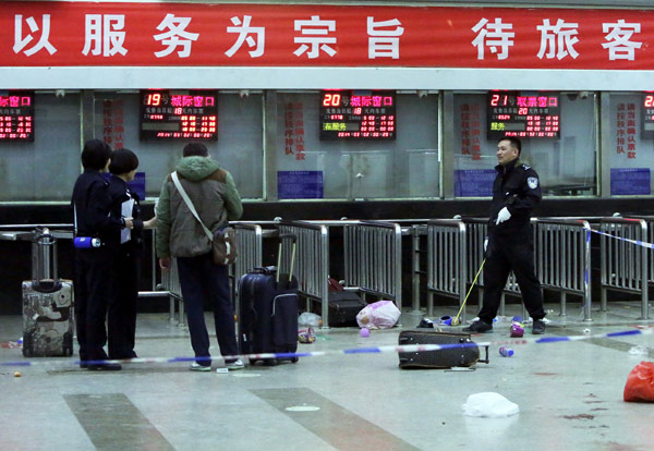 กลุ่มแยกดินแดนจีน ไล่แทงประชาชนในสถานีรถไฟ ดับ 33 เจ็บ 130 