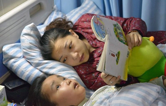 ซึ้ง เด็กจีน 7 ขวบ ป่วยมะเร็งสมอง ขอบริจาคไตให้แม่ก่อนตาย