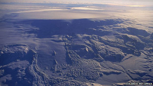 พบหลุมขนาดใหญ่ใกล้ภูเขาไฟในไอซ์แลนด์