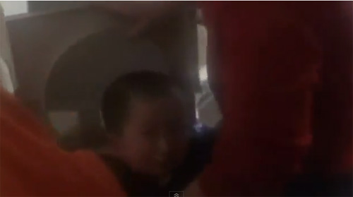  เด็กจีนวัย 3 ขวบ ติดเครื่องซักผ้า กู้ภัยช่วยปลอดภัย