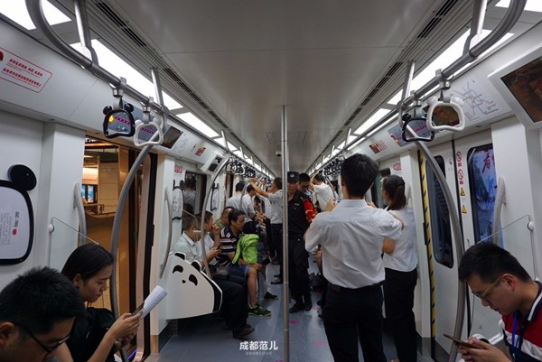จีนเปิดตัวรถไฟฟ้าใต้ดินธีมแพนด้า