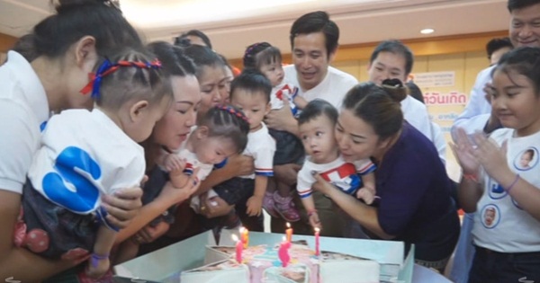  จัดฉลองวันเกิด 1 ขวบ แฝด 5 ชาวลาว ที่ผสมเทียมโดยทีมแพทย์ไทย