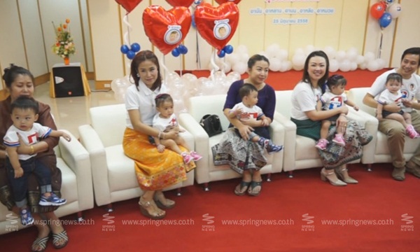 จัดฉลองวันเกิด 1 ขวบ แฝด 5 ชาวลาว ที่ผสมเทียมโดยทีมแพทย์ไทย