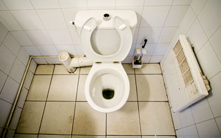 เด็กสาวป่วยโรค Toilet Phobia ท้องผูกตายเพราะไม่เข้าห้องน้ำ 8 สัปดาห์