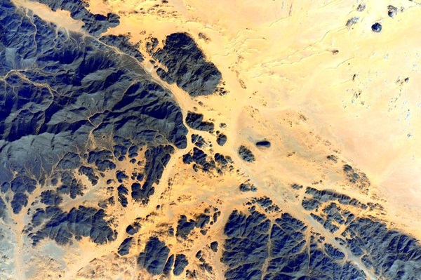 ภาพชุดทะเลทรายซาฮาราจากมุมมองอวกาศ