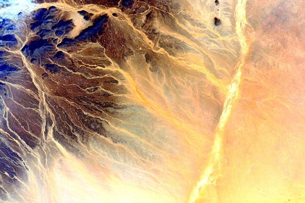 ภาพชุดทะเลทรายซาฮาราจากมุมมองอวกาศ