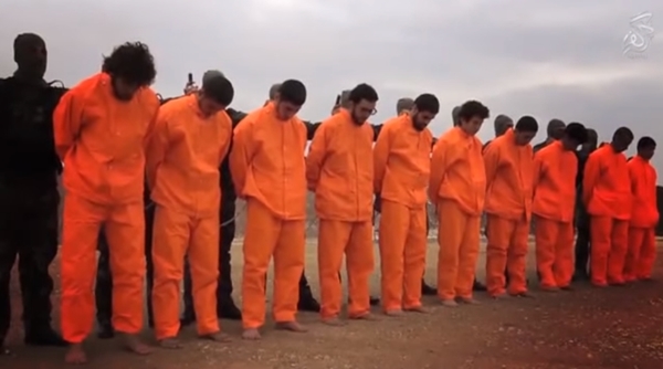 กบฏซีเรียจับนักโทษ ISIS อัดคลิปสังหาร
