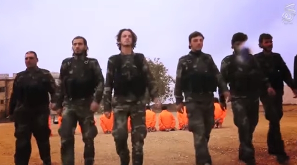 กบฏซีเรียจับนักโทษ ISIS อัดคลิปสังหาร
