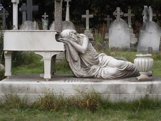 10 หลุมศพแปลกจากทั่วโลก ที่เห็นแล้วต้องทึ่ง อึ้ง แต่สร้างสรรค์