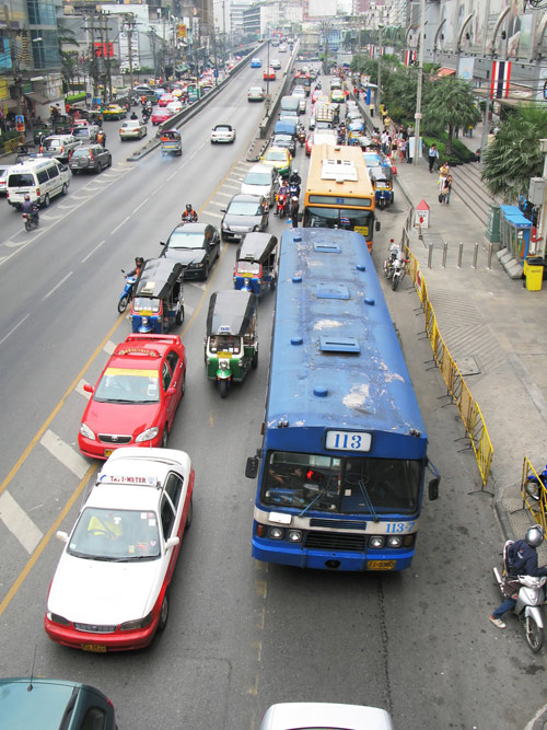 นครบาลจัดระเบียบรถเมล์-รถตู้-แท็กซี่ จอดแช่ 10 จุดป้ายรถเมล์  