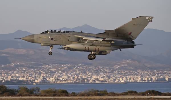 อังกฤษส่งเครื่องบินรบบอมบ์ ISIS ในซีเรีย