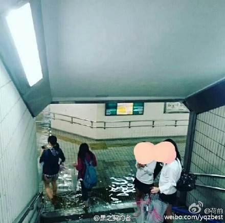 ภาพน้ำท่วมขังสถานีรถไฟใต้ดินที่ญี่ปุ่น