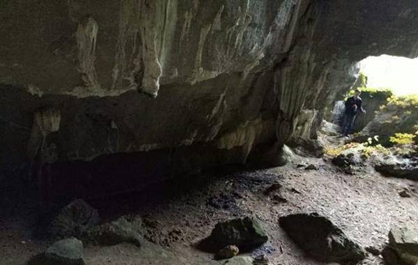 ลุงวัย 46 เด็กสาว 15 หนีตามกันไปใช้ชีวิตคู่อยู่ในถ้ำ
