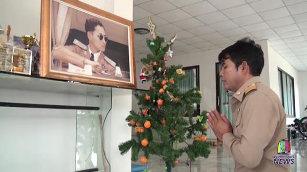 ผู้ใหญ่เฉลิมพล มาลาคำ ร้องเพลงแผ่นดินร้องไห้อาลัยพ่อหลวง