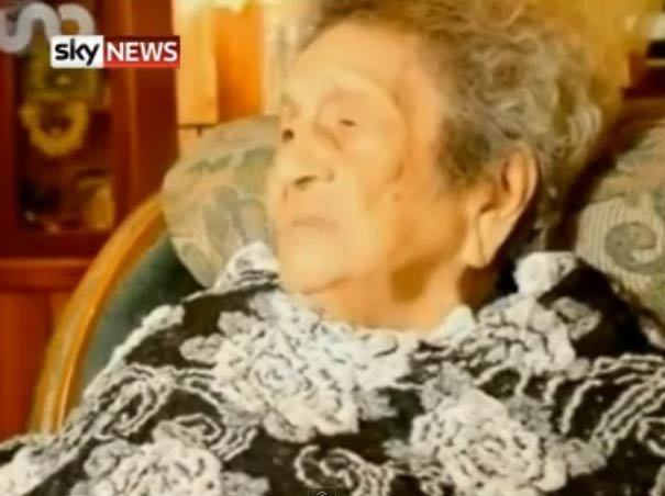 ยกนิ้ว คุณยายเม็กซิกันวัย 100 ปี เรียนจบประถมศึกษา