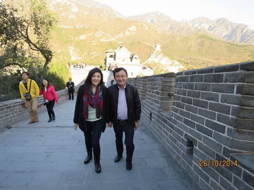ยิ่งลักษณ์ โพสต์ภาพเที่ยวกำแพงเมืองจีน กับ ทักษิณและน้องไปป์