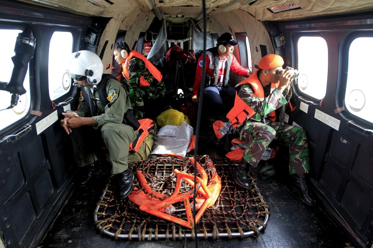  กู้ศพเหยื่อแอร์เอเชีย QZ8501 พบยังนั่งติดอยู่กับเก้าอี้
