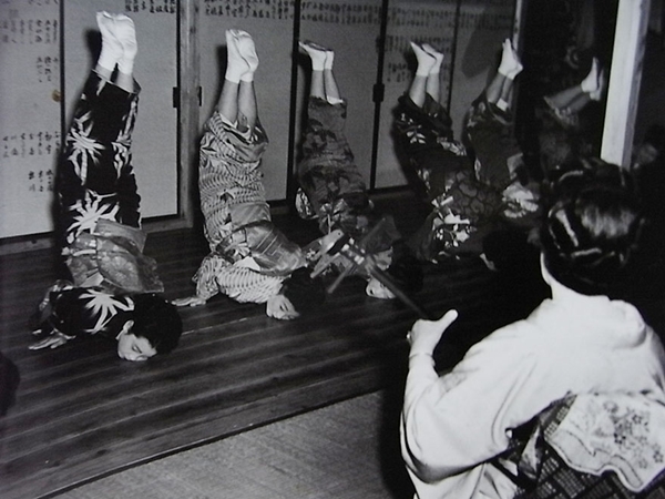 คุณยายช่างภาพวารสารของญี่ปุ่น ยังคงถ่ายภาพแม้อายุ 101 ปี