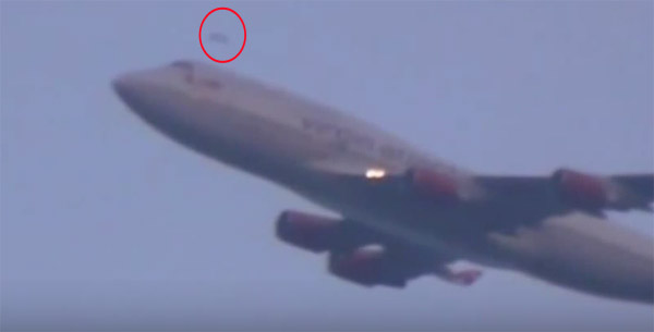 วิจารณ์สนั่น คลิปวัตถุปริศนาลอยเฉี่ยวเครื่องบิน เชื่อเป็น UFO 