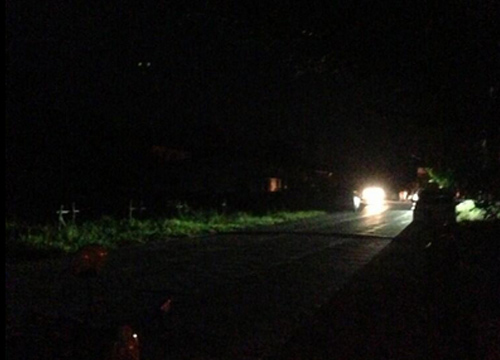 ชาวบ้านร้องสื่อ ถนนสายปทุมธานี-ลาดหลุมแก้ว ไฟดับตลอดสาย