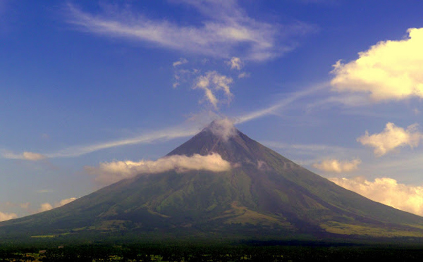 ภูเขาไฟในฟิลิปปินส์ปะทุ นักท่องเที่ยวดับแล้ว 4 ราย