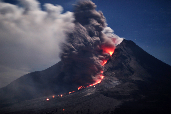 ภูเขาไฟซินาบุง อินโดนีเซีย ระเบิด คร่าชีวิตประชาชนแล้ว 16 ศพ